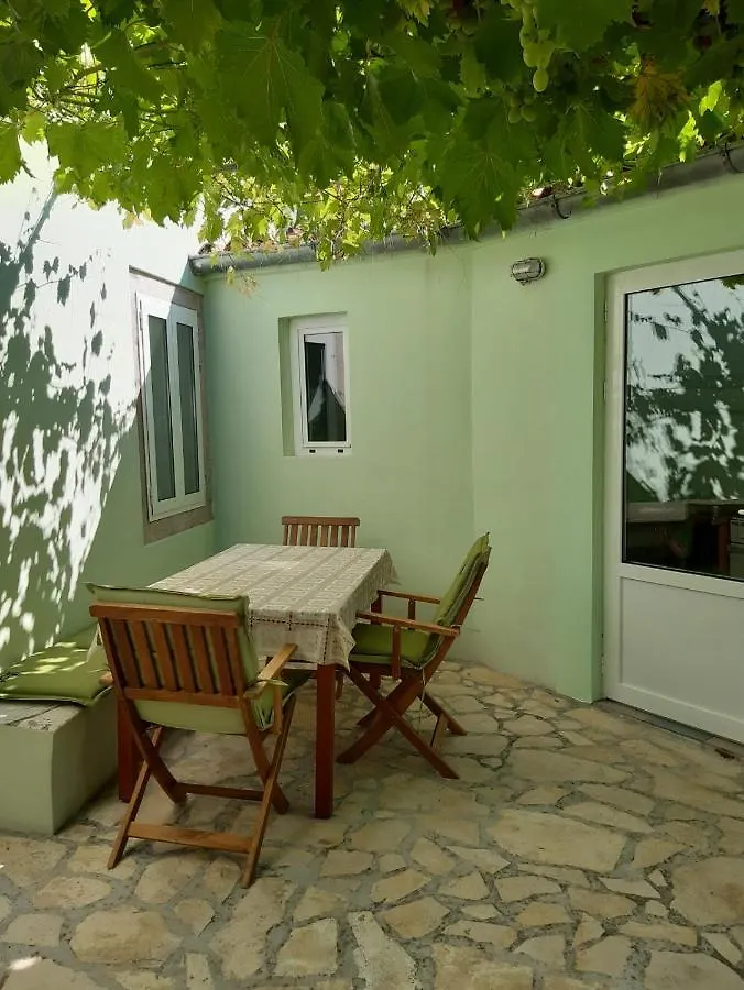 Apartment Mirjana Nerezine